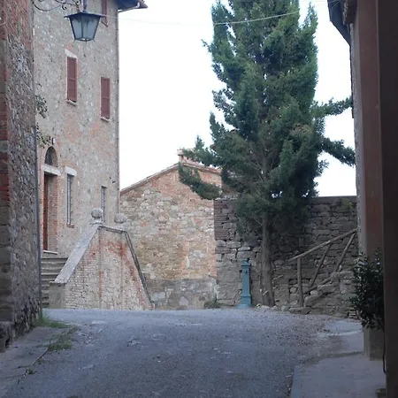 Castello Di Mongiovino בית חווה *